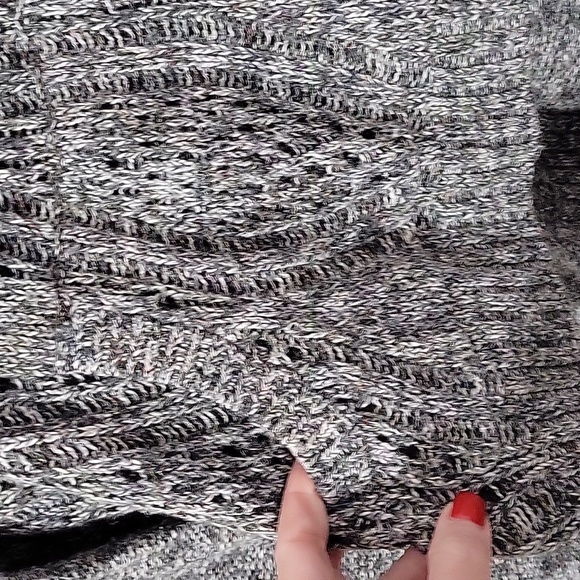 Maurices hooded sweater size Med - Picture 2 of 8